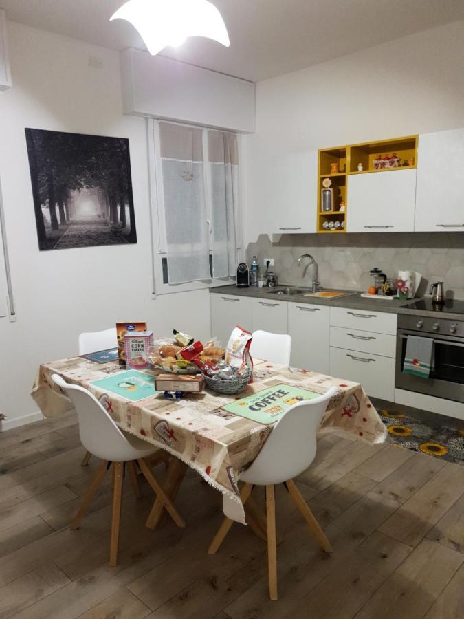 A Casa Di Elsa Apartment Кастеназо Екстериор снимка
