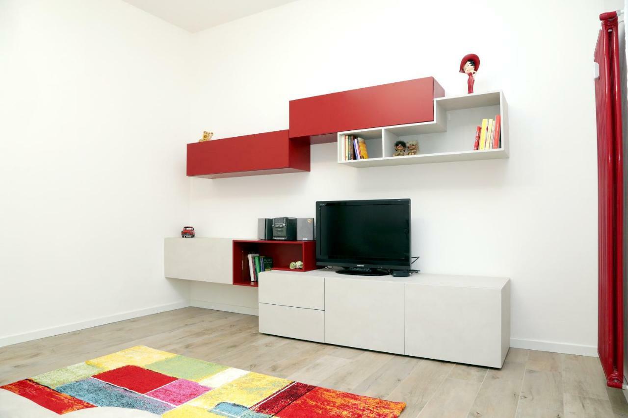 A Casa Di Elsa Apartment Кастеназо Екстериор снимка