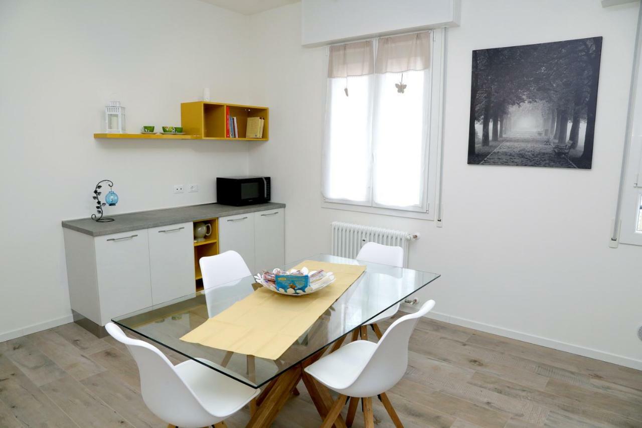 A Casa Di Elsa Apartment Кастеназо Екстериор снимка