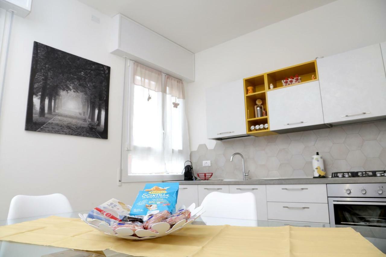A Casa Di Elsa Apartment Кастеназо Екстериор снимка