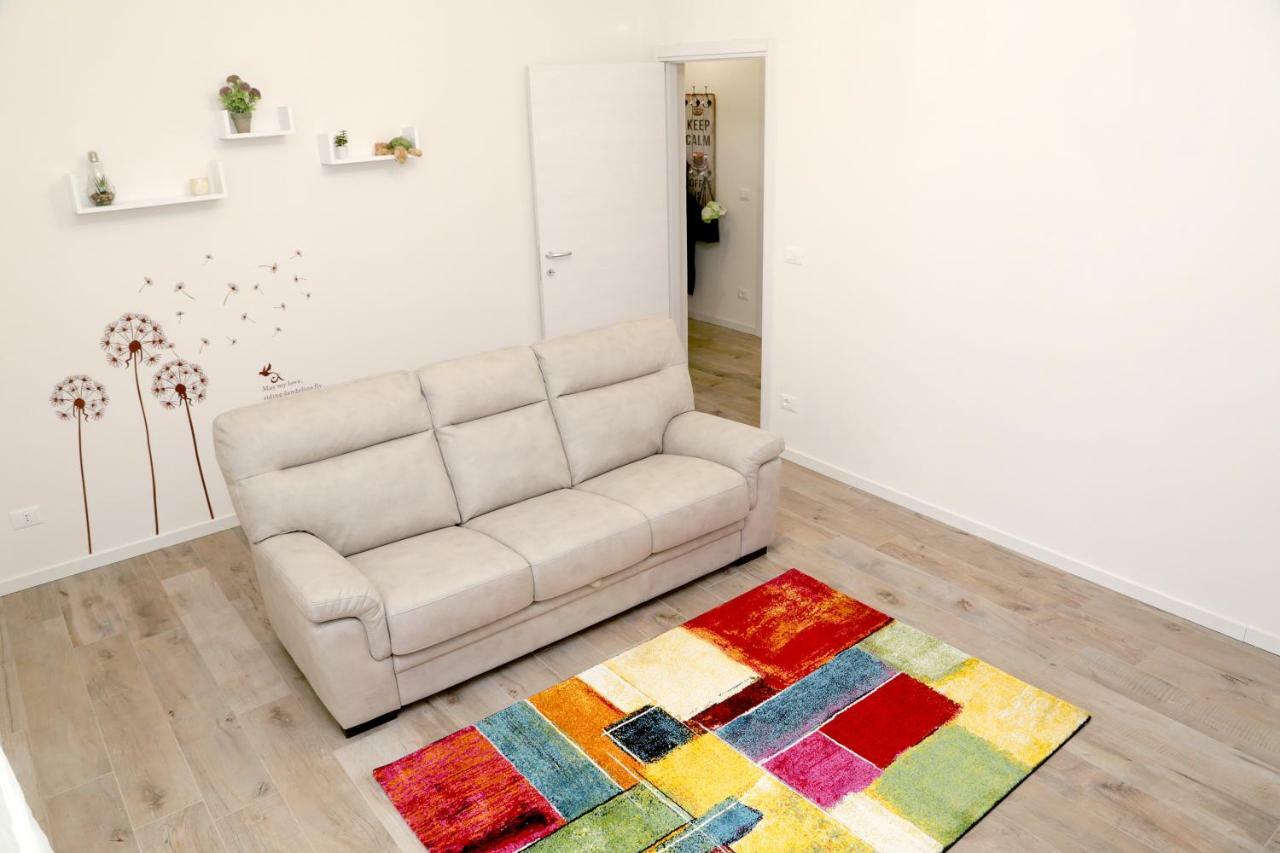 A Casa Di Elsa Apartment Кастеназо Екстериор снимка