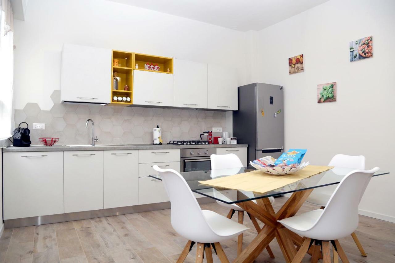 A Casa Di Elsa Apartment Кастеназо Екстериор снимка
