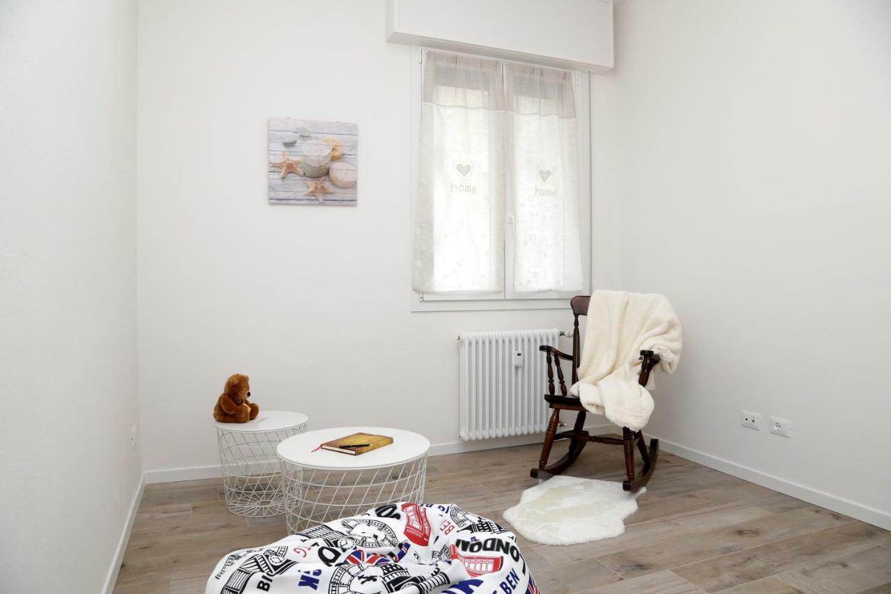 A Casa Di Elsa Apartment Кастеназо Екстериор снимка