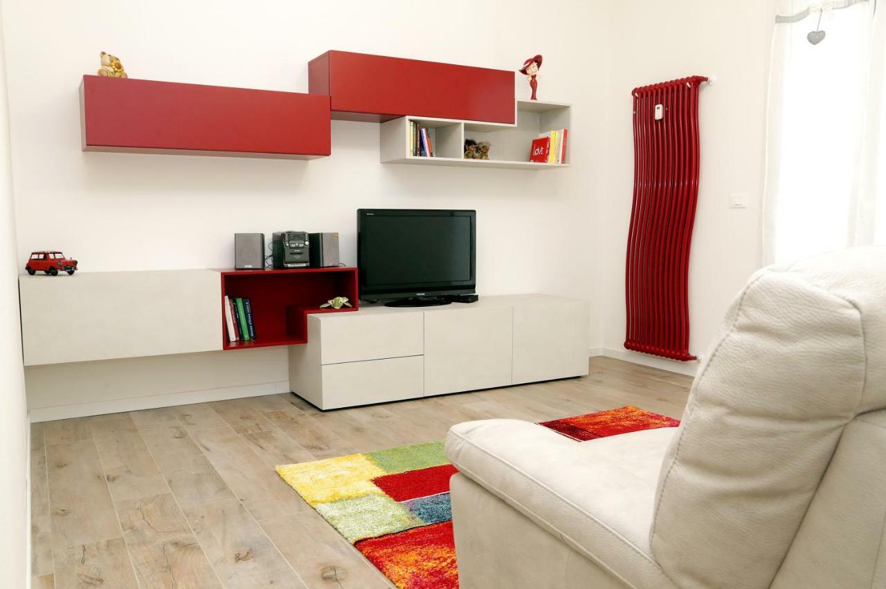 A Casa Di Elsa Apartment Кастеназо Екстериор снимка