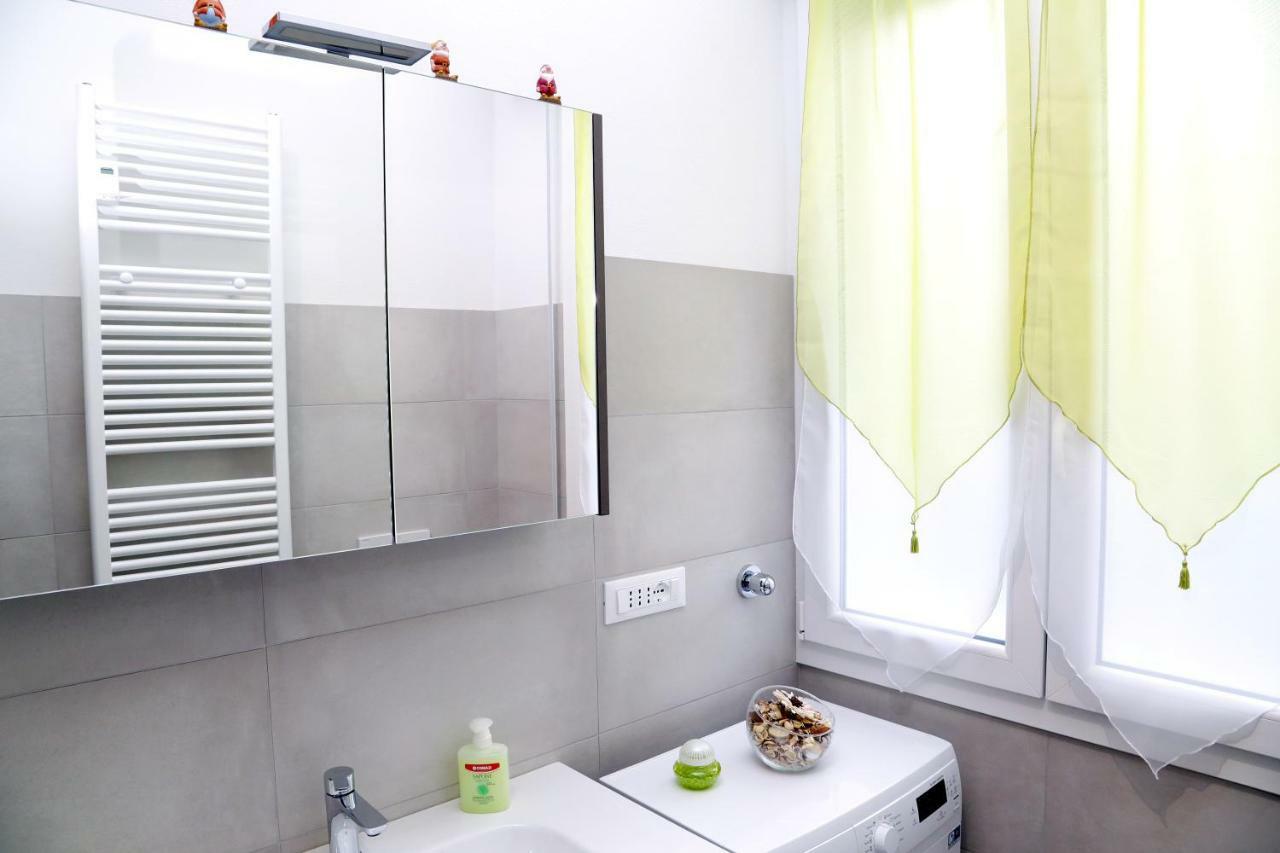A Casa Di Elsa Apartment Кастеназо Екстериор снимка
