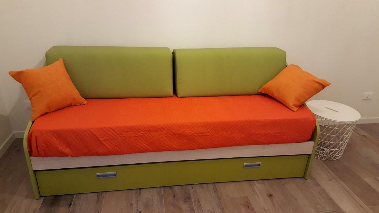 A Casa Di Elsa Apartment Кастеназо Екстериор снимка