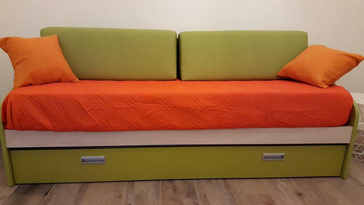 A Casa Di Elsa Apartment Кастеназо Екстериор снимка